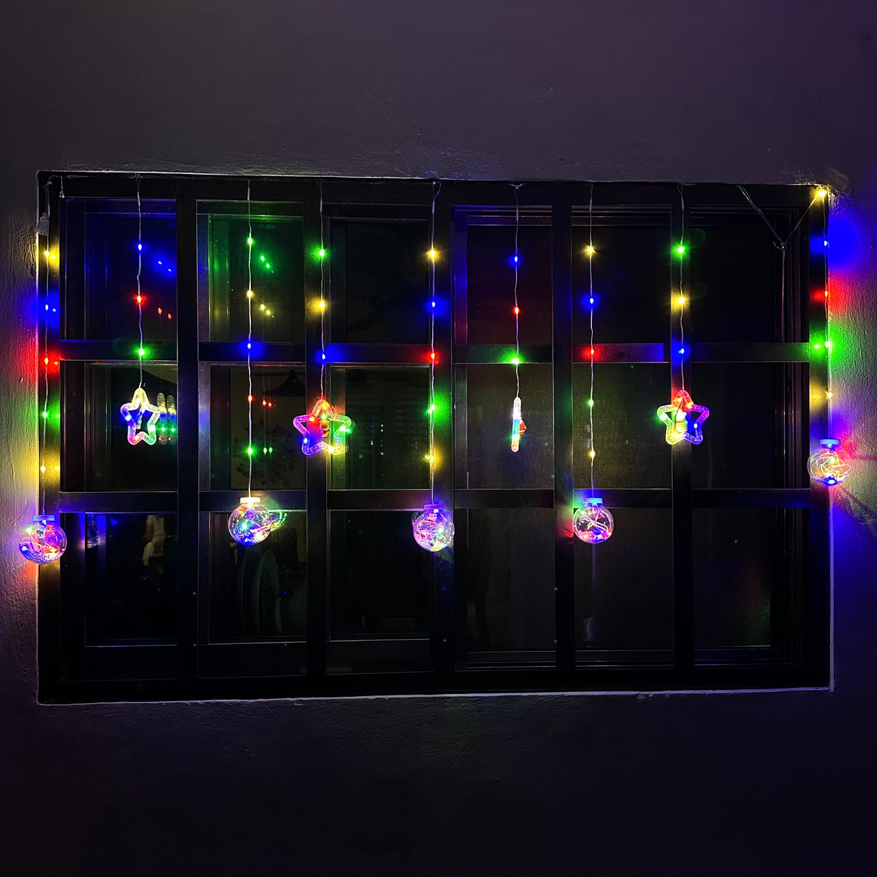 Luces Navideñas LED en Forma de Estrellas y Esferas